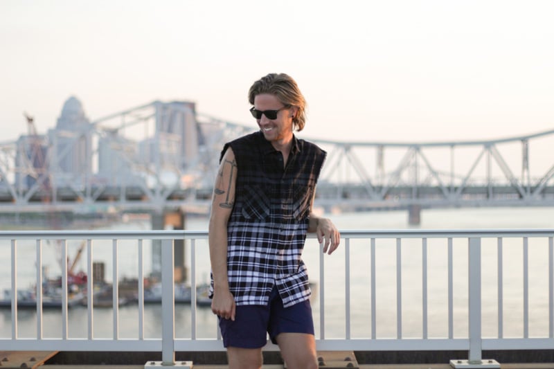 The Kentucky Gent in H&M Cut Off Plaid Shirt, H&M Tailored Cotton Shorts, Zara Sandals,  and Ray-Ban Wayfarers.