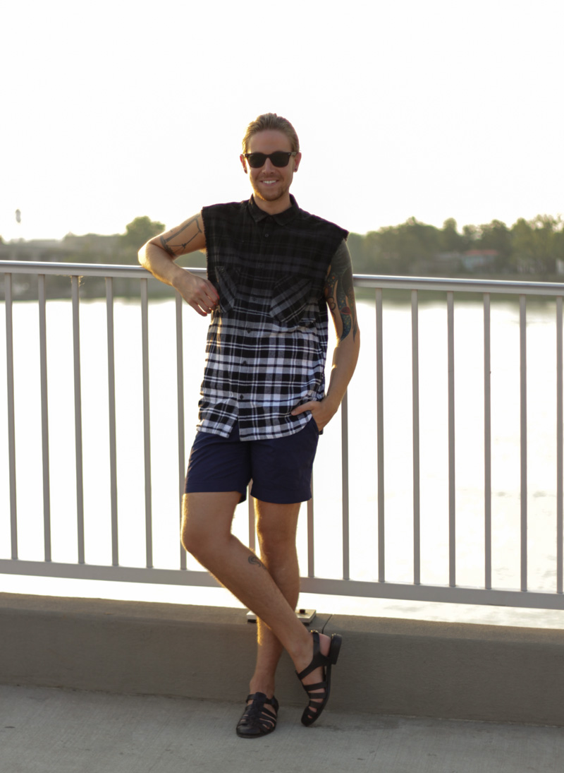 The Kentucky Gent in H&M Cut Off Plaid Shirt, H&M Tailored Cotton Shorts, Zara Sandals,  and Ray-Ban Wayfarers.