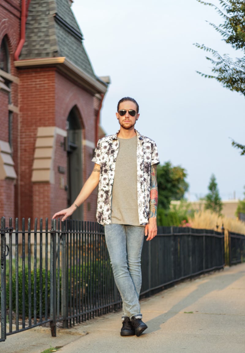 The Kentucky Gent, a men's fashion and lifestyle blogger, in Topman Daisy Shirts, Topman Muscle Shirt, Topman Acid Wash Denim Jeans, Leather Converse Chuck Taylors, and Ray-Ban Aviators. 