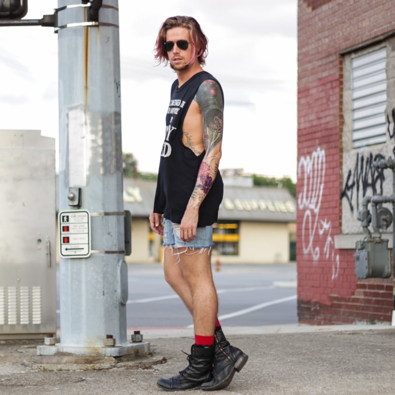 The Kentucky Gent in UNIF All Dressed Up Nowhere To Party Naked Tank, Levi's Cut Off Shorts, Richer Poorer Socks, Steve Madden Boots, and Ray-Ban Aviators.