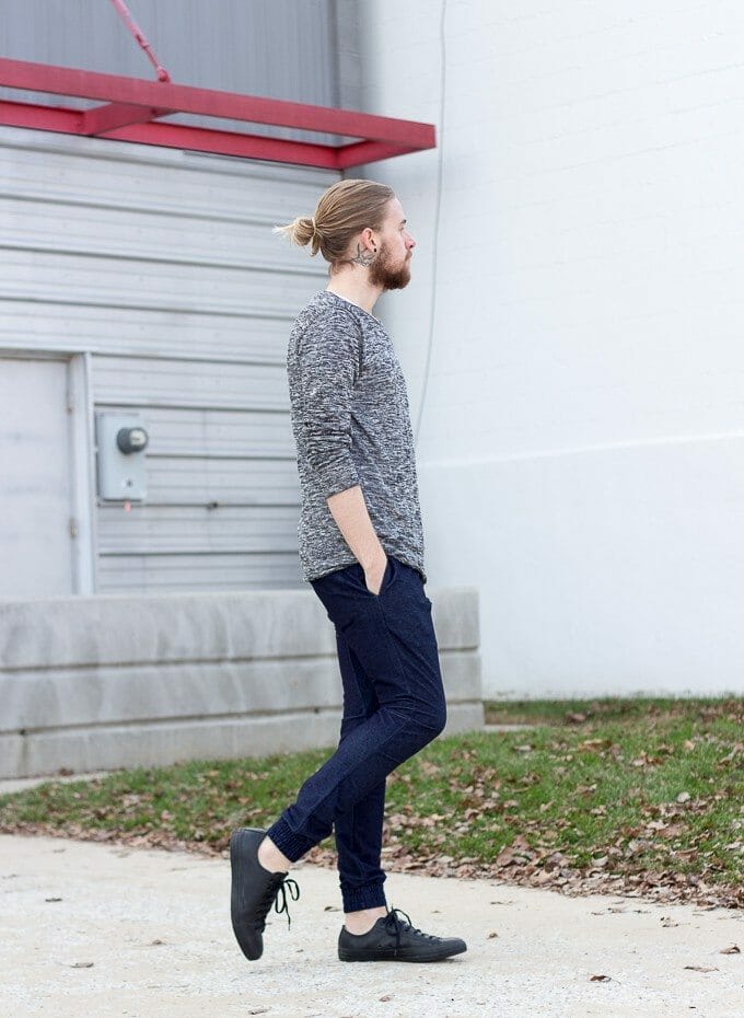 The Kentucky Gent, a Louisville, Kentucky based men's life and style blogger, in Zanerobe Joggers.