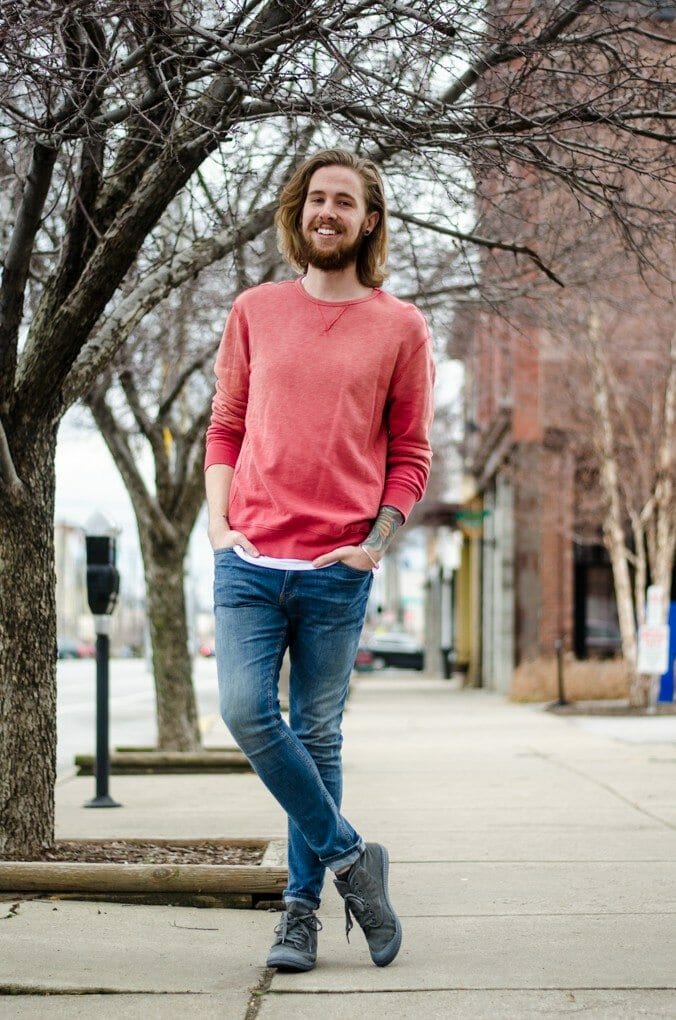 The Kentucky Gent, a Louisville, Kentucky based men's life and style blogger, lightens up in a 21Men Sweatshirt.
